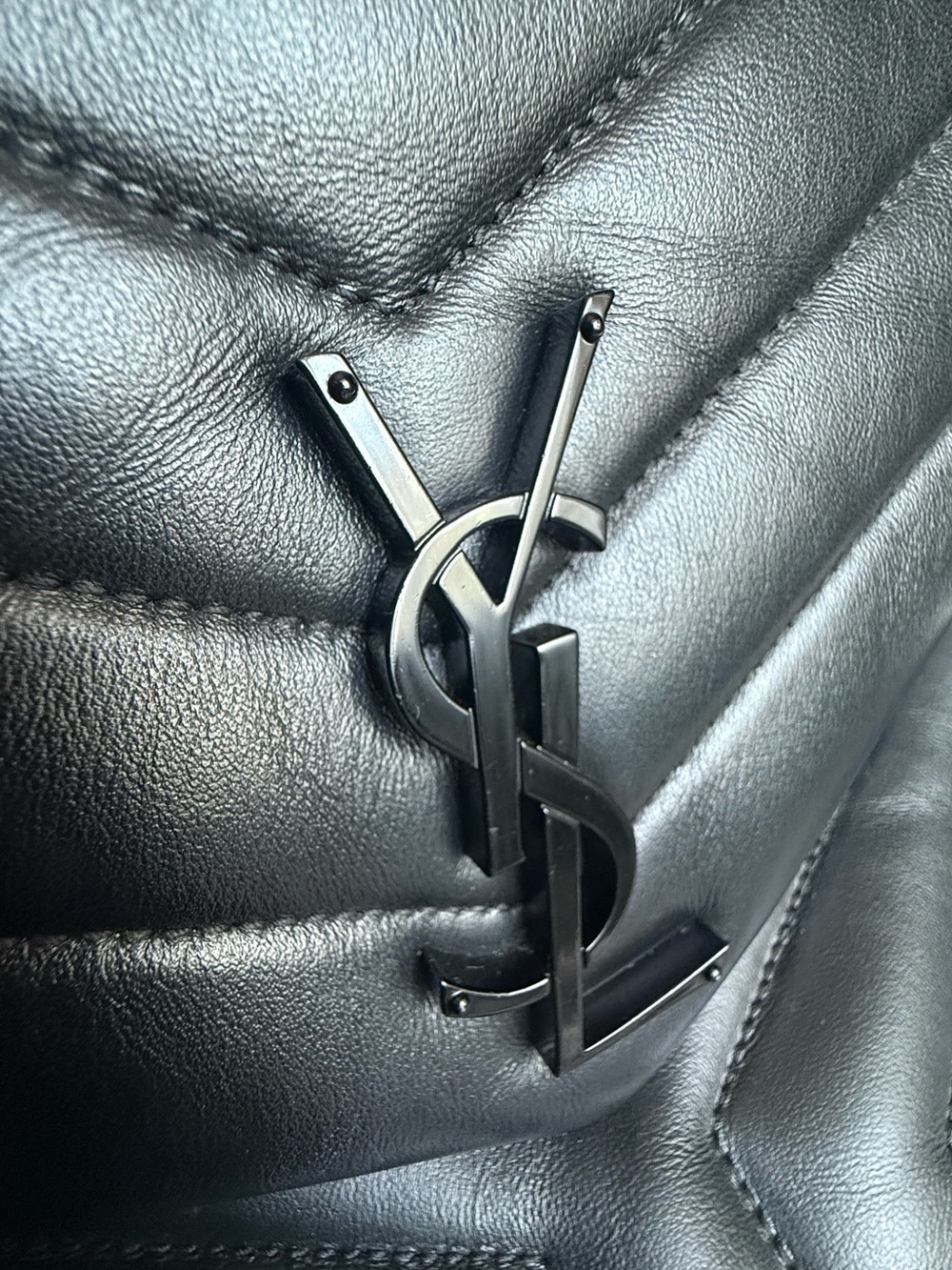 Saint Laurent Black Loulou Quilted Leather Shoulder Bag with Black YSL (Medium) - Picture 9 of 11